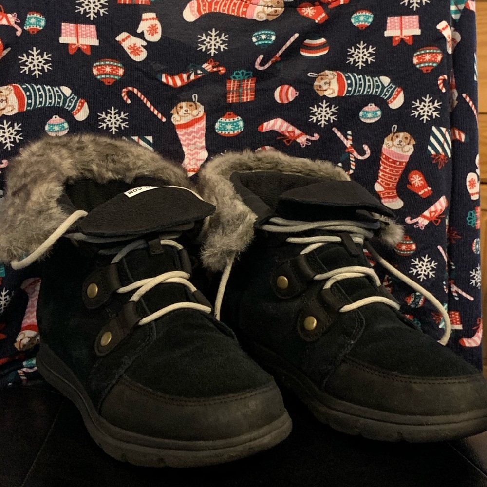 Women’s size 8.5 waterproof SOREL winter boots